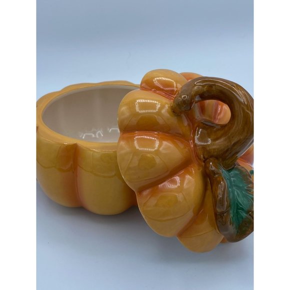 Ceramic Holiday Scalloped Orange Pumpkin Bowl with Lid/Candy Dish/Horderves/Smal - Picture 2 of 6
